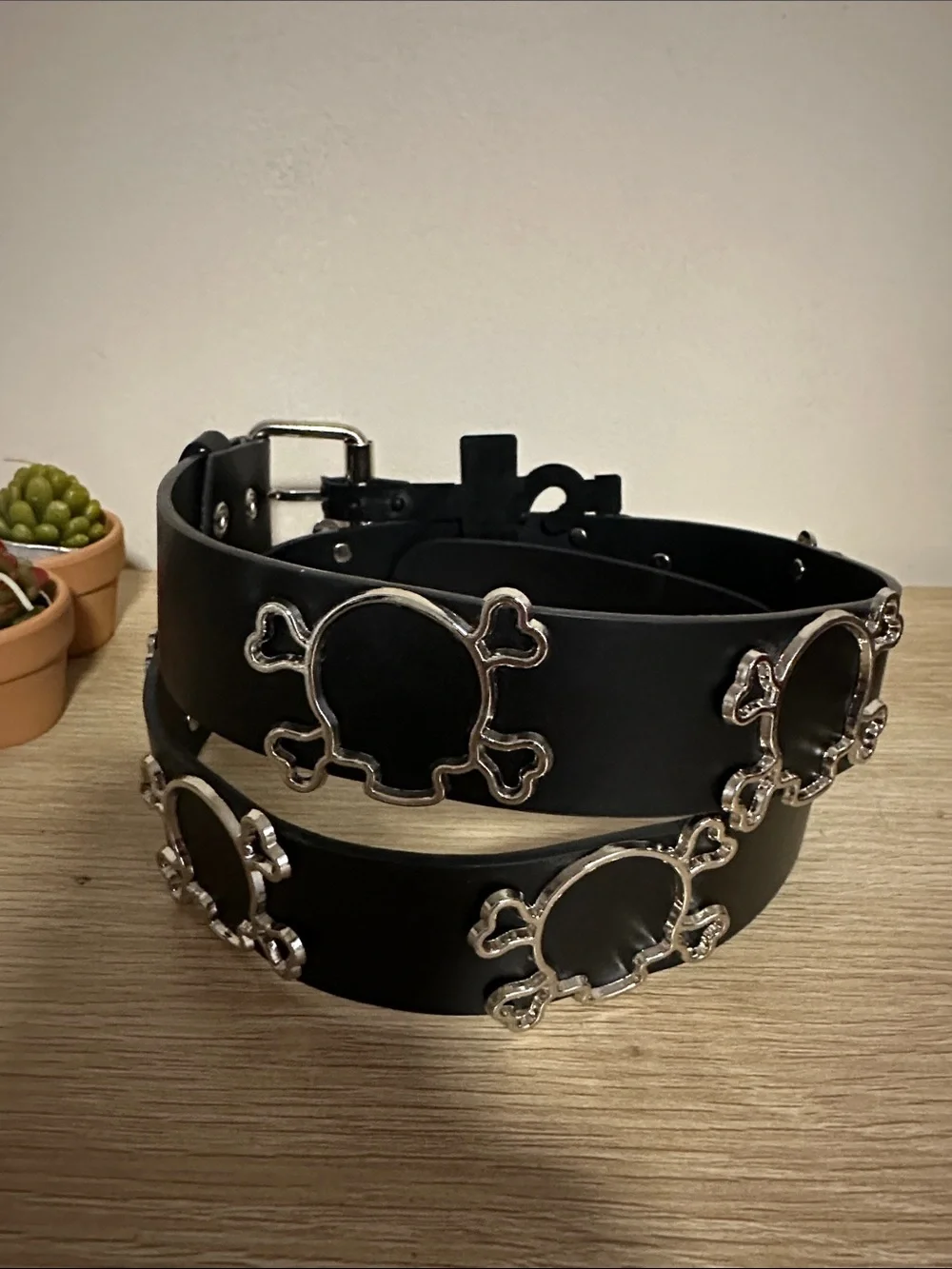 Hot Topic Black Faux Leather Skull & Crossbones Belt Size L NWOT